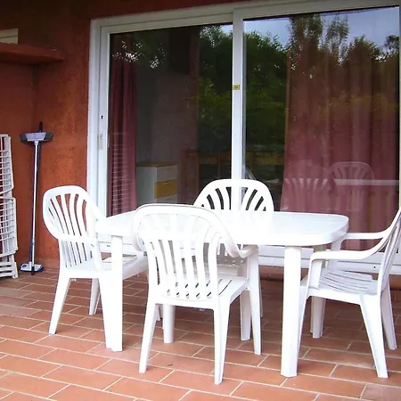 In Near Sandy Beach, Cleaning Included * Ghisonaccia